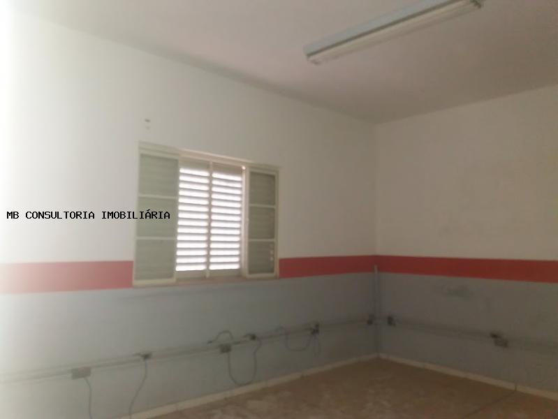 Sobrado à venda com 8 quartos, 250m² - Foto 7