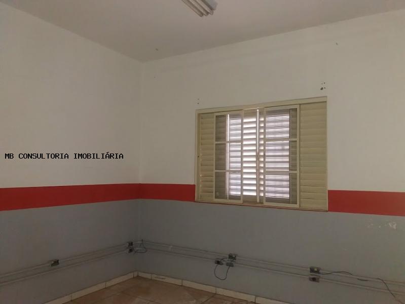 Sobrado à venda com 8 quartos, 250m² - Foto 6