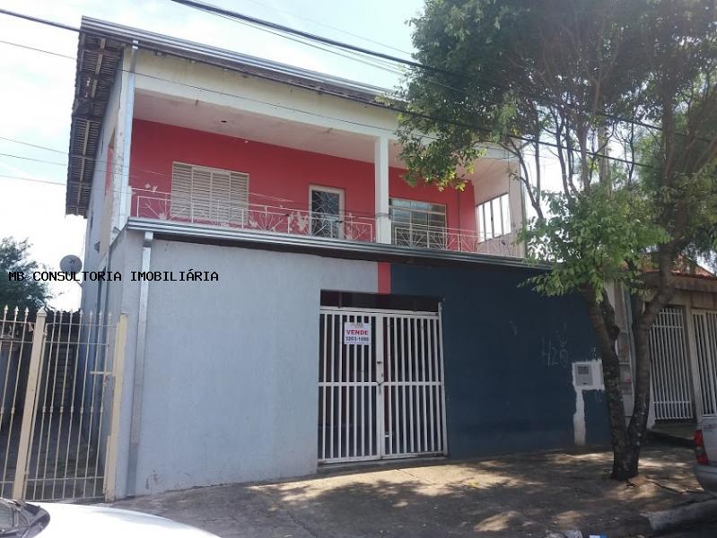 Sobrado à venda com 8 quartos, 250m² - Foto 1