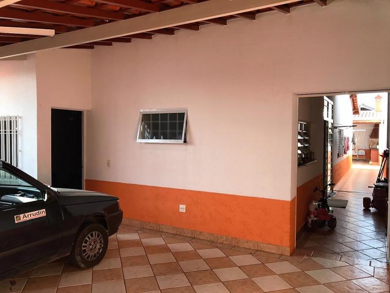 Casa à venda com 3 quartos, 250m² - Foto 1