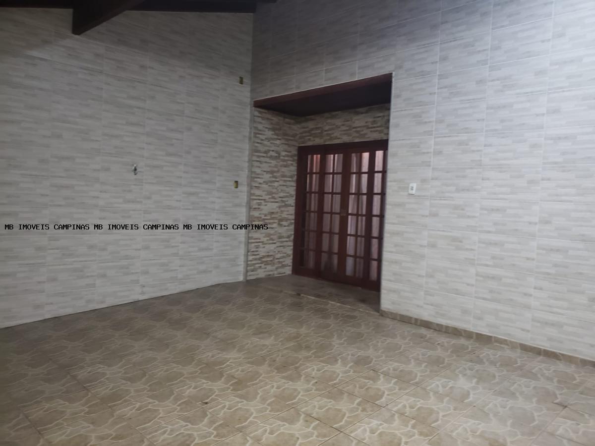 Casa à venda com 3 quartos, 126m² - Foto 1