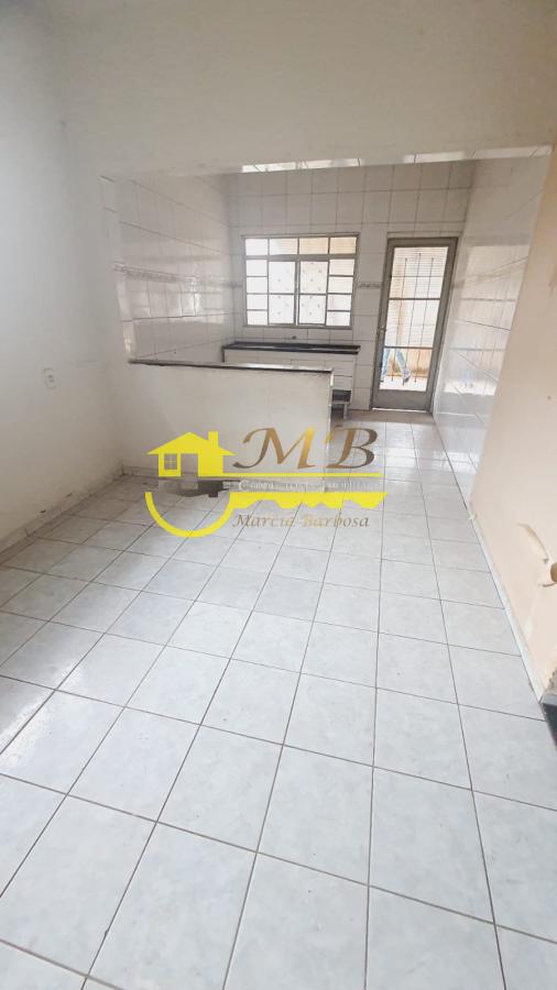 Casa à venda com 2 quartos, 250m² - Foto 1