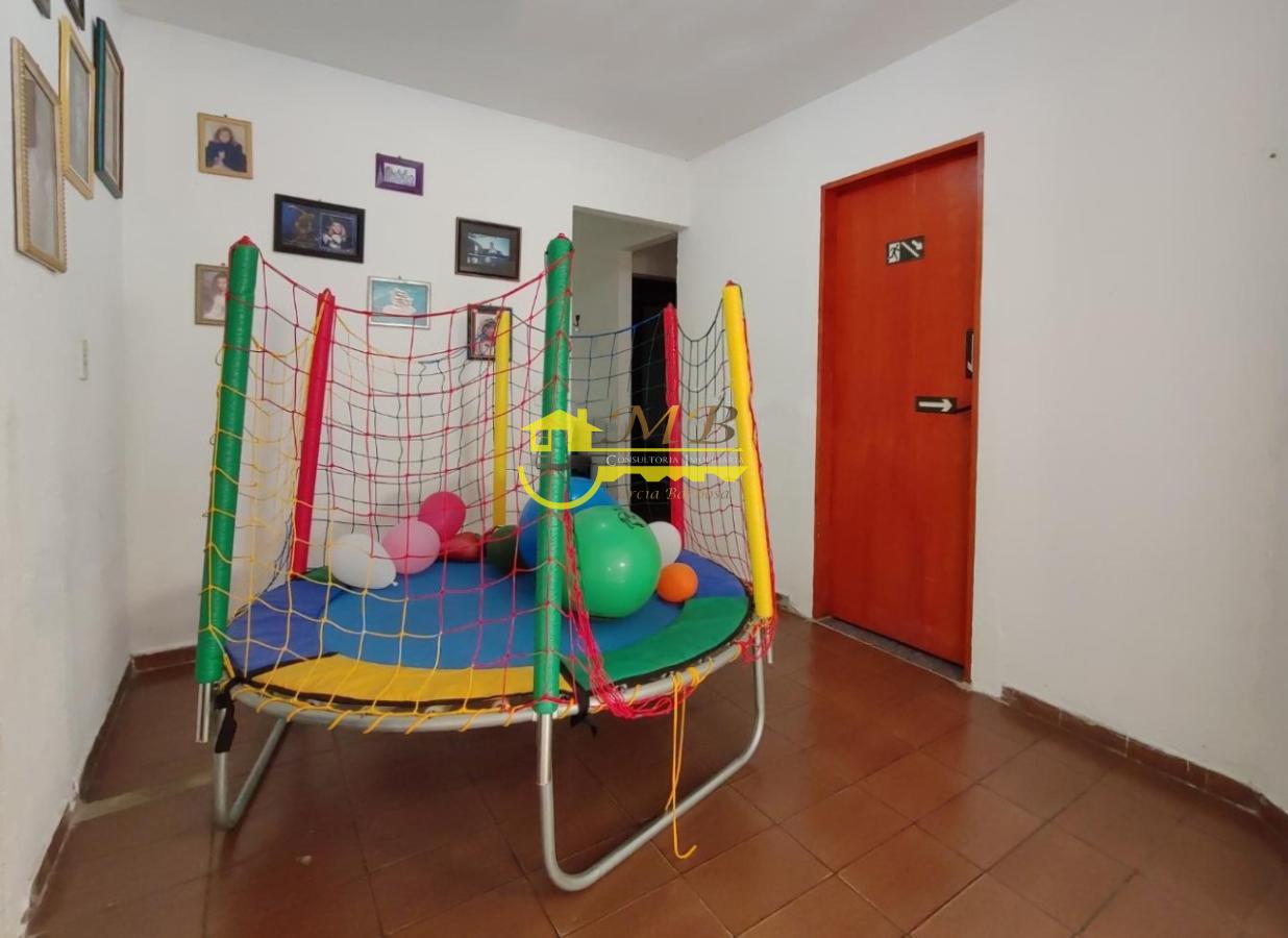 Casa à venda com 6 quartos, 250m² - Foto 13