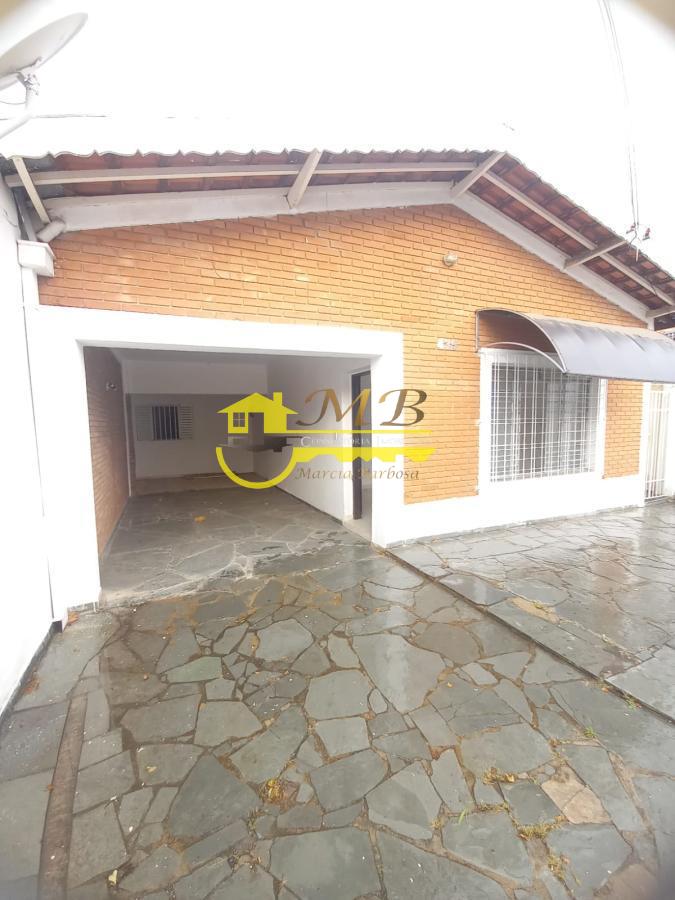 Casa à venda com 3 quartos, 250m² - Foto 1