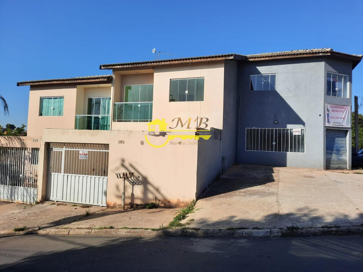 Casa à venda com 7 quartos, 250m² - Foto 1