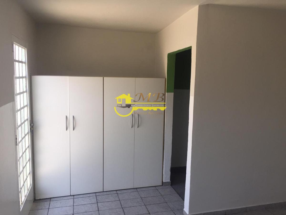 Casa à venda com 2 quartos, 200m² - Foto 2