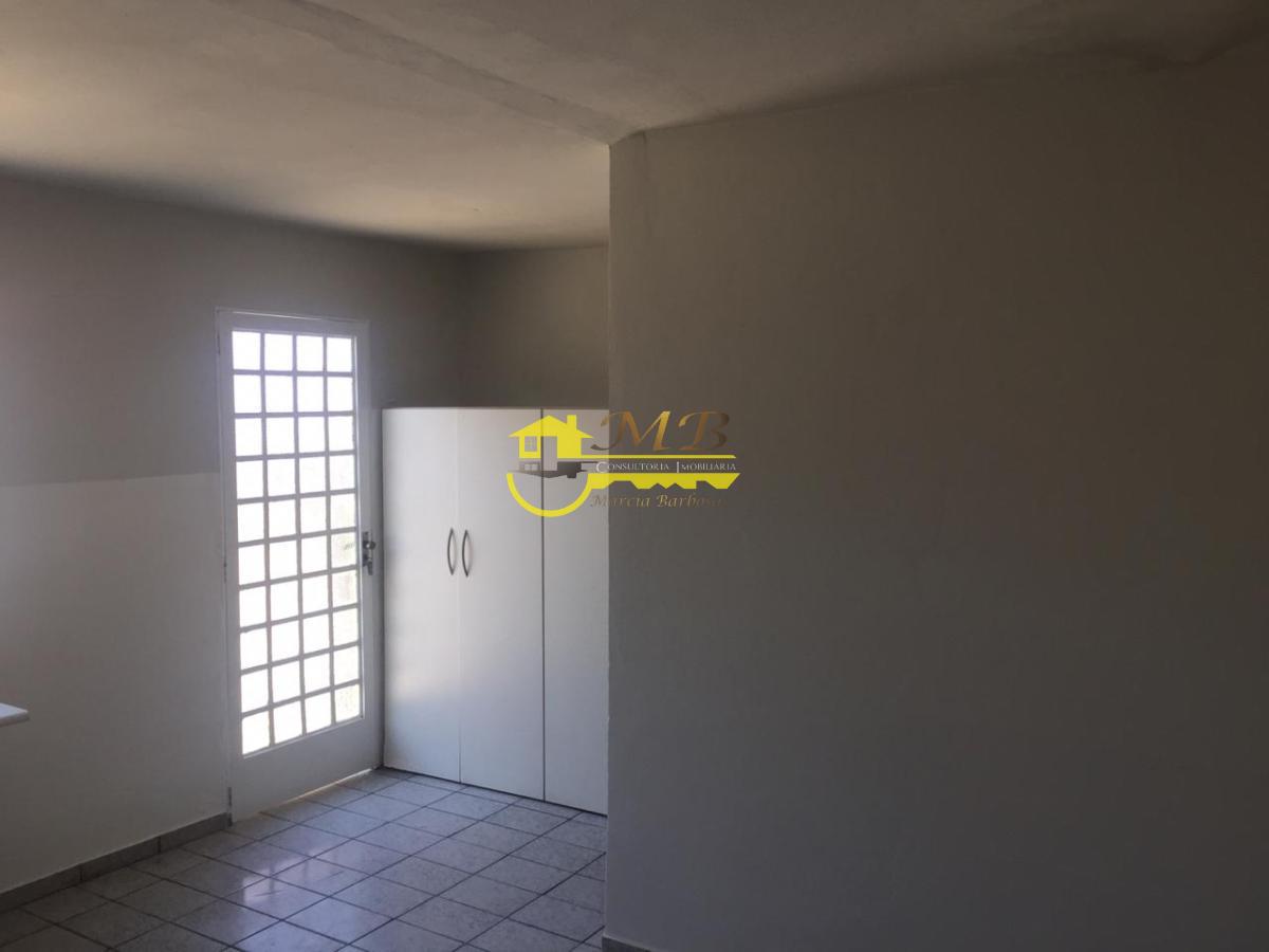 Casa à venda com 2 quartos, 200m² - Foto 4