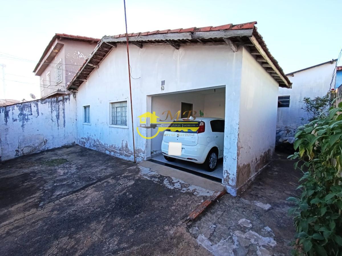 Casa à venda com 3 quartos, 250m² - Foto 1