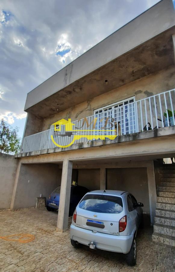 Casa à venda com 3 quartos, 200m² - Foto 1